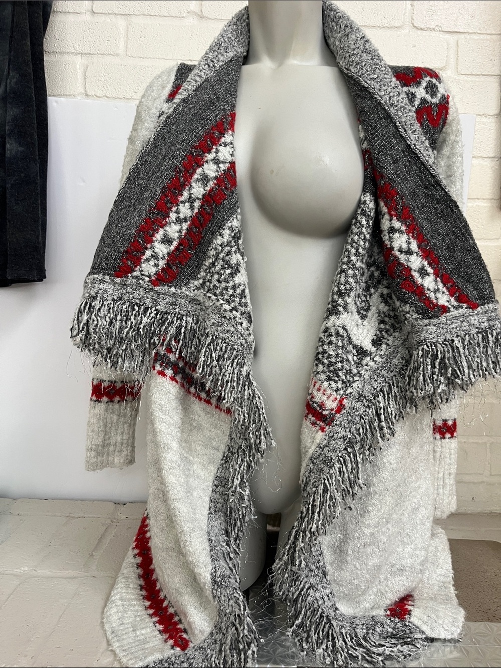 Knox Rose Gray White & Red Fringe Open-Front Cardigan